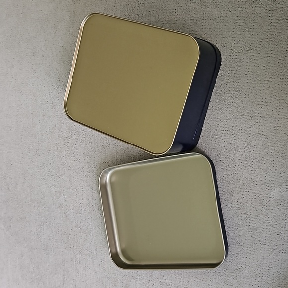 Polar Bear Cookie Tin - Picture 3 of 4